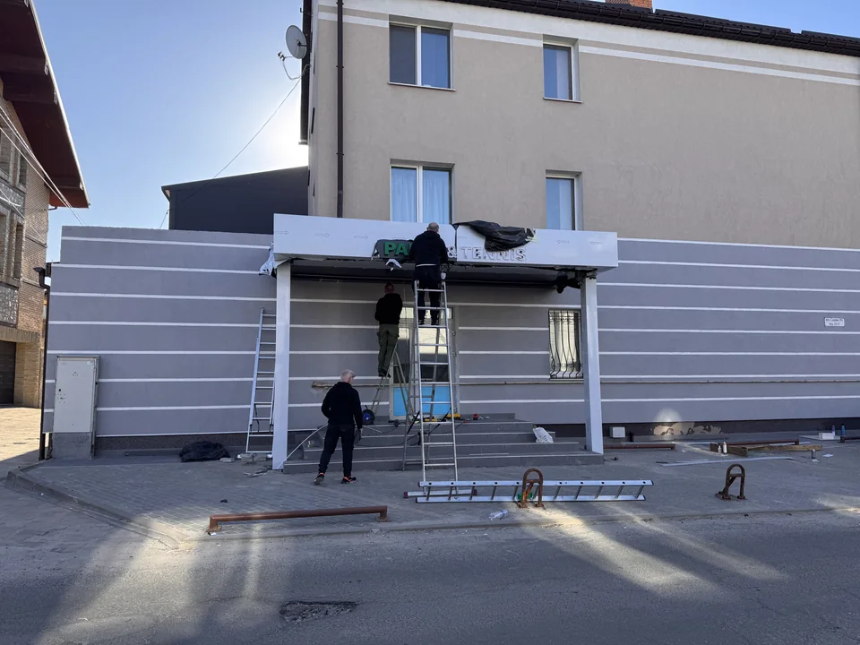 PADEL & TENNIS · Installation in progress 6