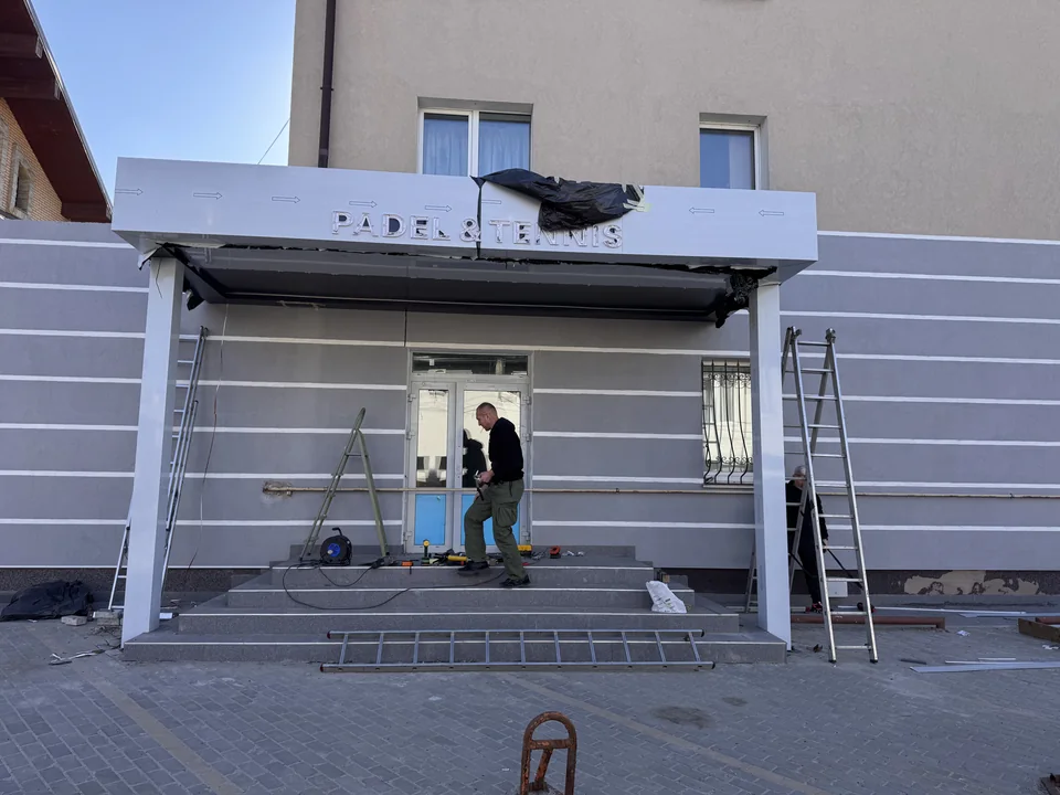PADEL & TENNIS · Installation in progress 8