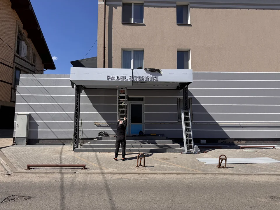 PADEL & TENNIS · Installation in progress 19