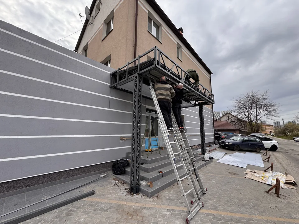 PADEL & TENNIS · Installation in progress 21