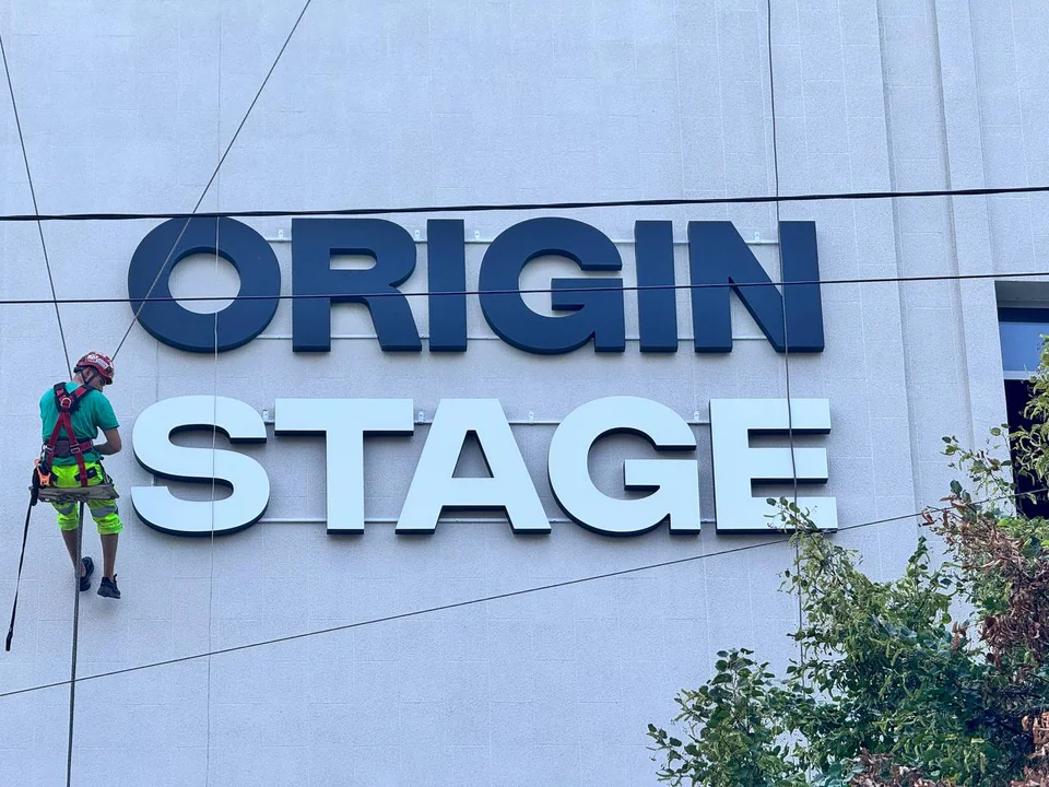 ORIGIN STAGE · Installation in progress 2
